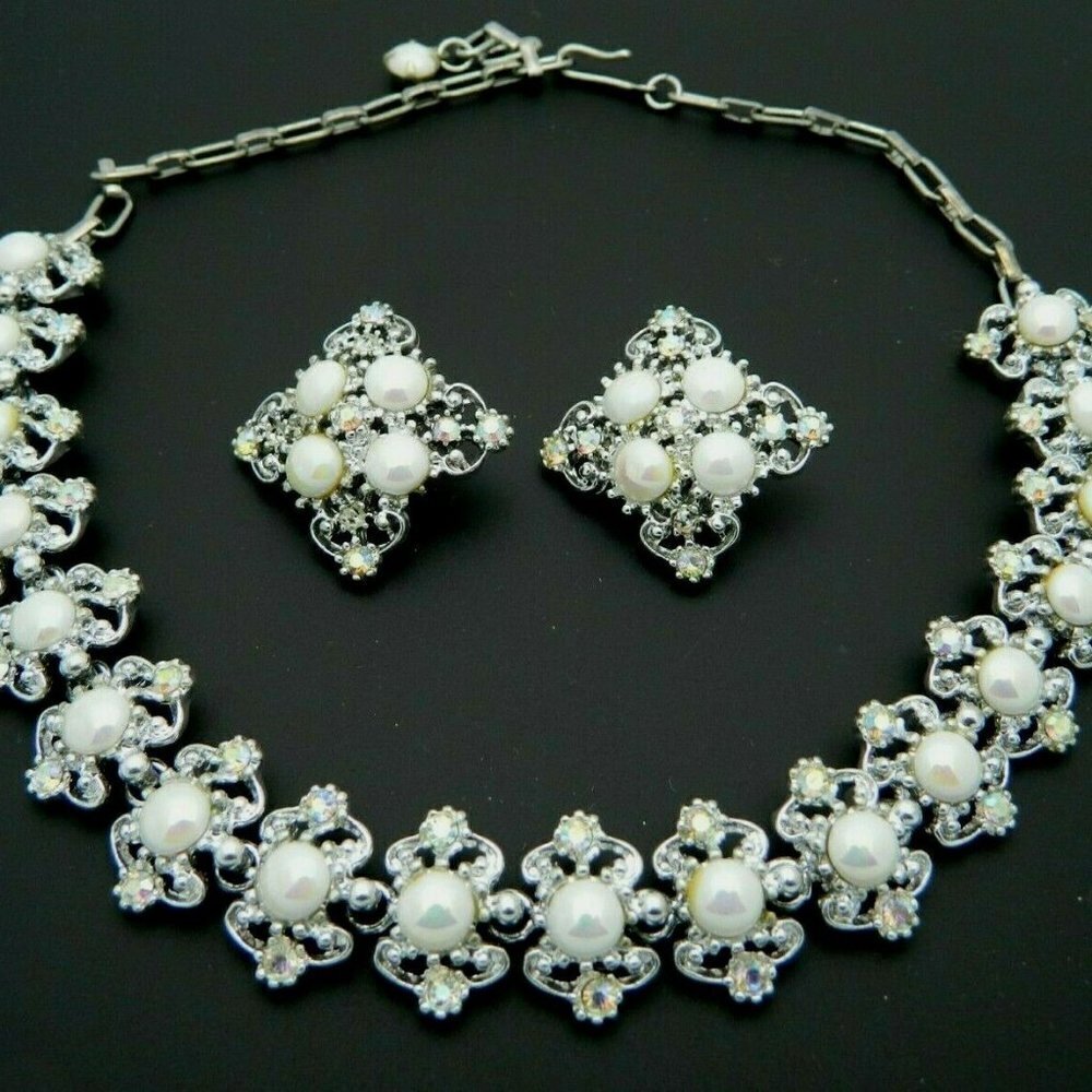 White Opalescent Cabochon Rhinestone Necklace Set